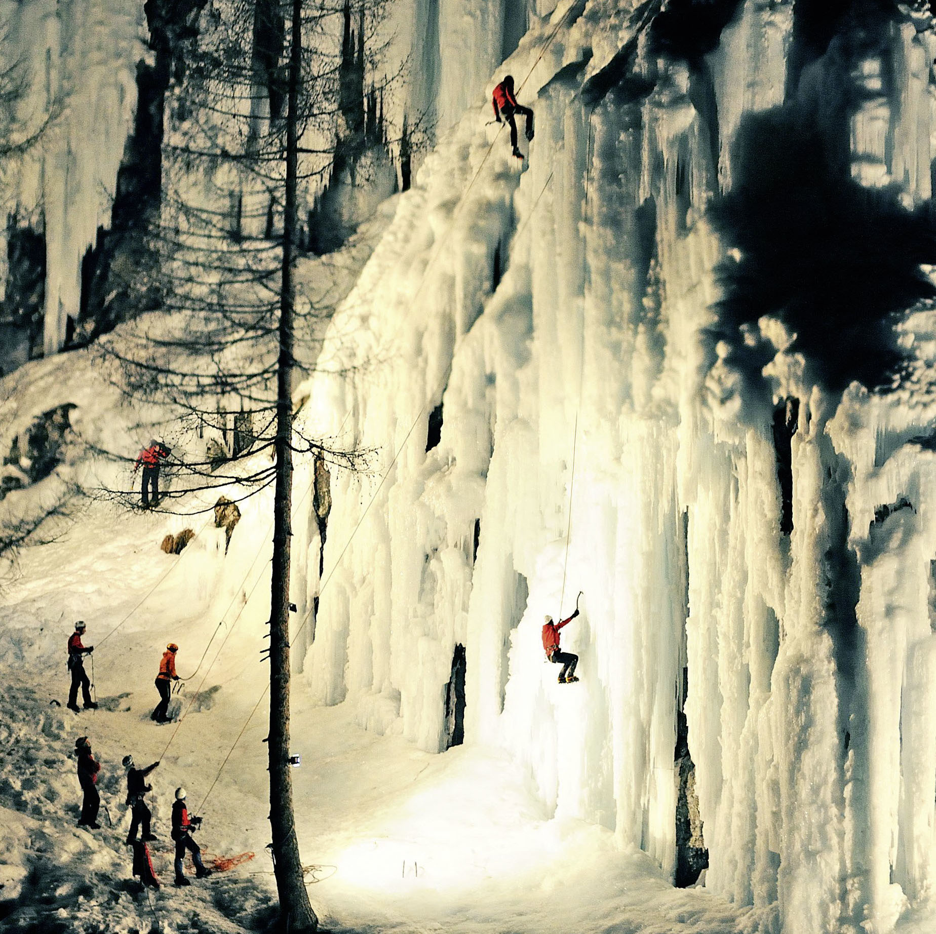 Escalade sur des parois gelées
