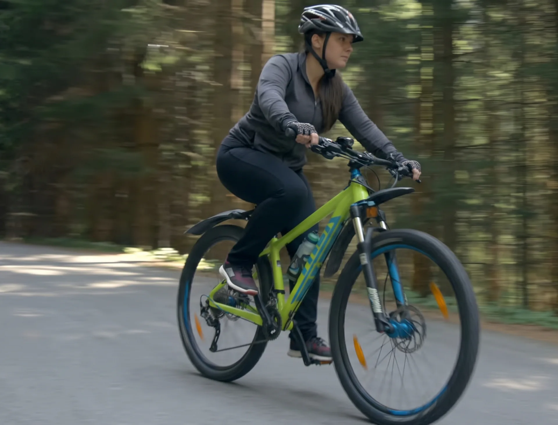 Person beim Radfahren in Heiligenblut