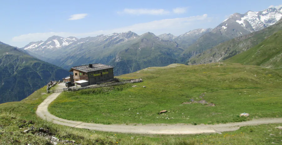 Almbereich um das Ferienhaus Römerhütte