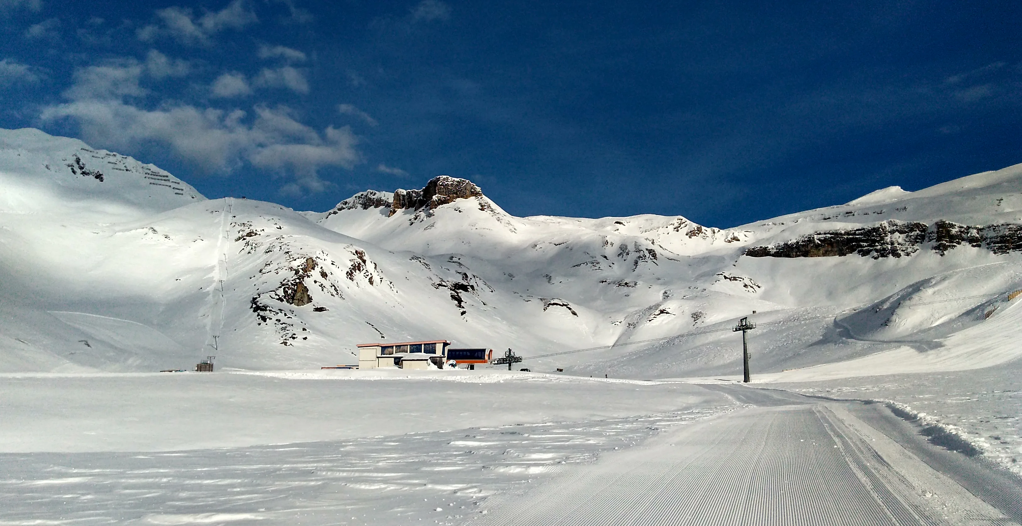 Hochplateau Fallbichl mit Liftstation im Winter