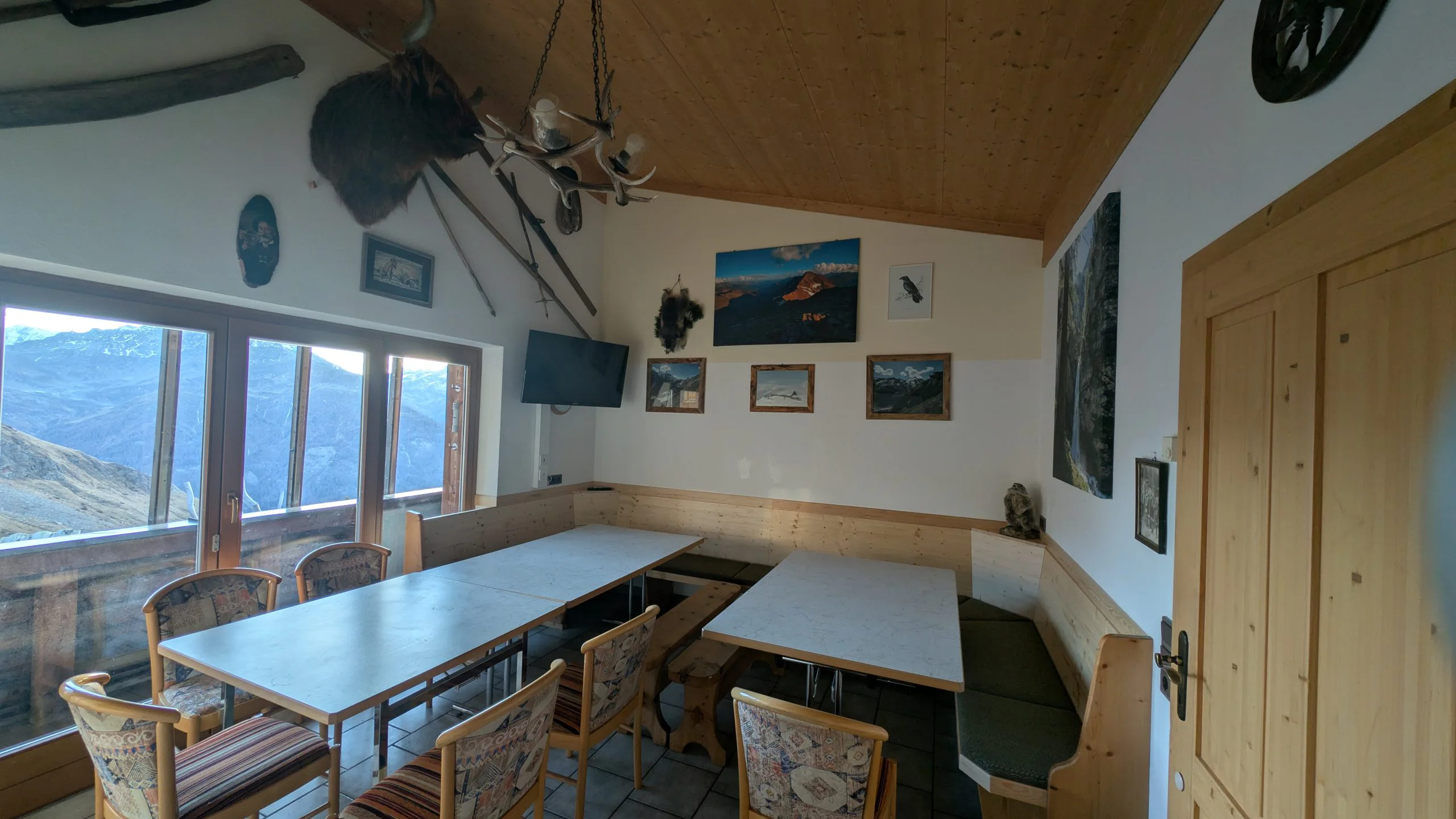 Gemeinschaftlicher Sitzbereich in der Küche des Ferienhauses Römerhütte