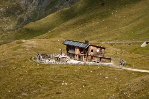 9010_hausganz